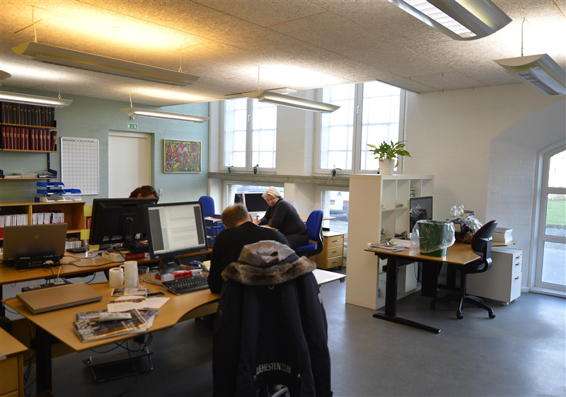 Også fra redaktionen kan man opleve Mariager Fjord i al slags vejr. Det er de færreste arbejdspladser, der har så smuk en udsigt.